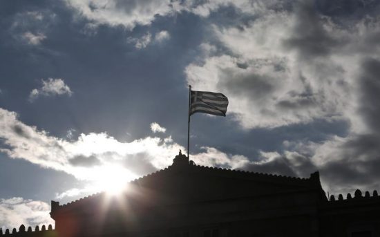Ο κύβος ερρίφθη: Η Ελλάδα βγήκε επίσημα ξανά στις αγορές