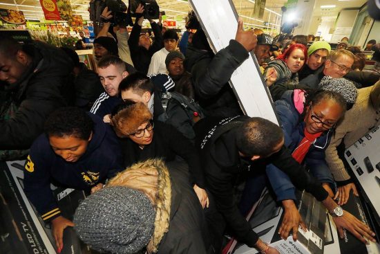 Public, McArthurGlen, GAP και Media Markt στο χορό της Black Friday με εκπτώσεις μέχρι και 80% – Δείτε αναλυτικά τις προσφορές