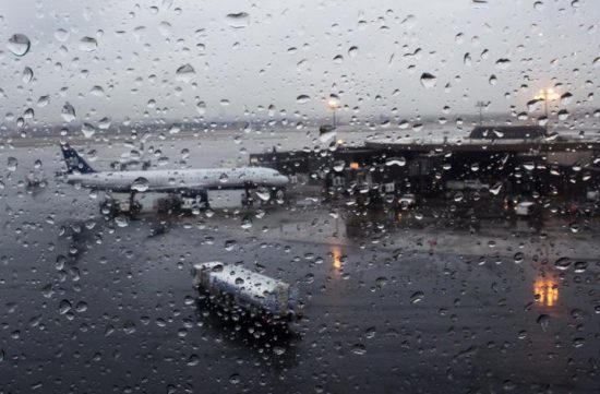 Εκτροπές και καθυστερήσεις πτήσεων στο Ελ. Βενιζέλος λόγω κακοκαιρίας