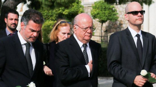 Γ. Κατσαρός: Το τελευταίο “αντίο” στη σύζυγό του (pics)