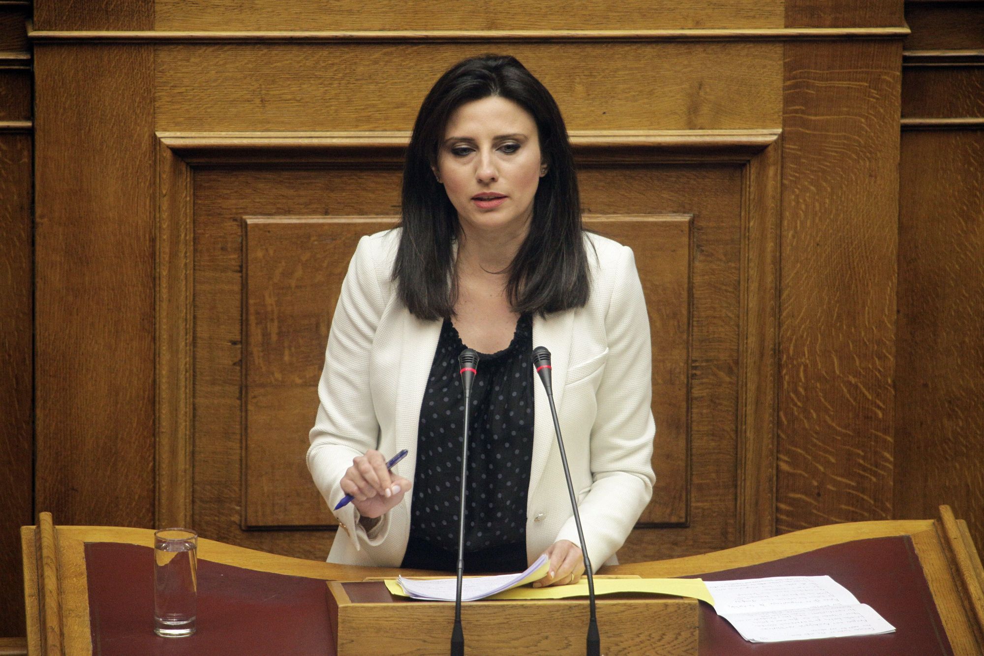 Νίνα Κασιμάτη: Από το Κερατσίνι και το ΠΑΣΟΚ στην Αβάνα με τον Τσίπρα
