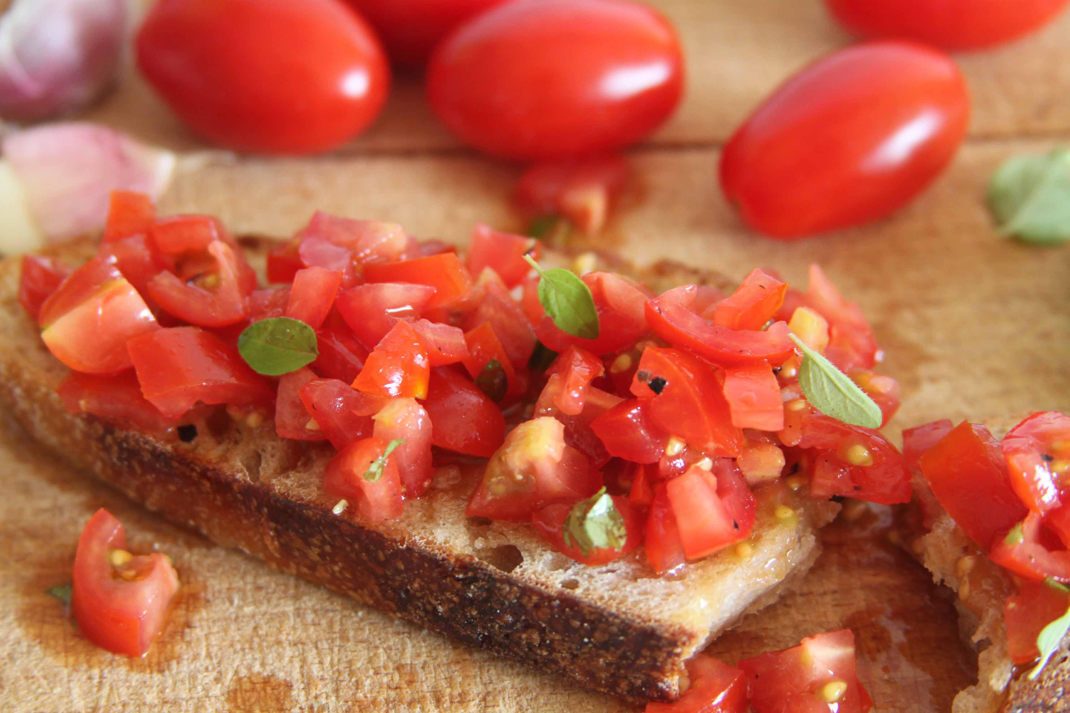 Anna-May-everyday-Tomato-bruschetta