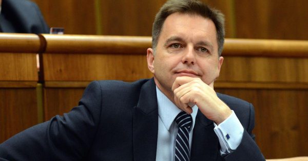 «Καρφιά» Π. Κάζιμιρ κατά του Τσίπρα: «Δεν είναι σοφό να ερεθίζεται τους πιστωτές σας»