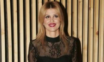 Έλενα Ράπτη: Με total black look αλλά χωρίς τον Λούκα Γιώρκα “ξεφάντωσε” μέχρι το πρωί
