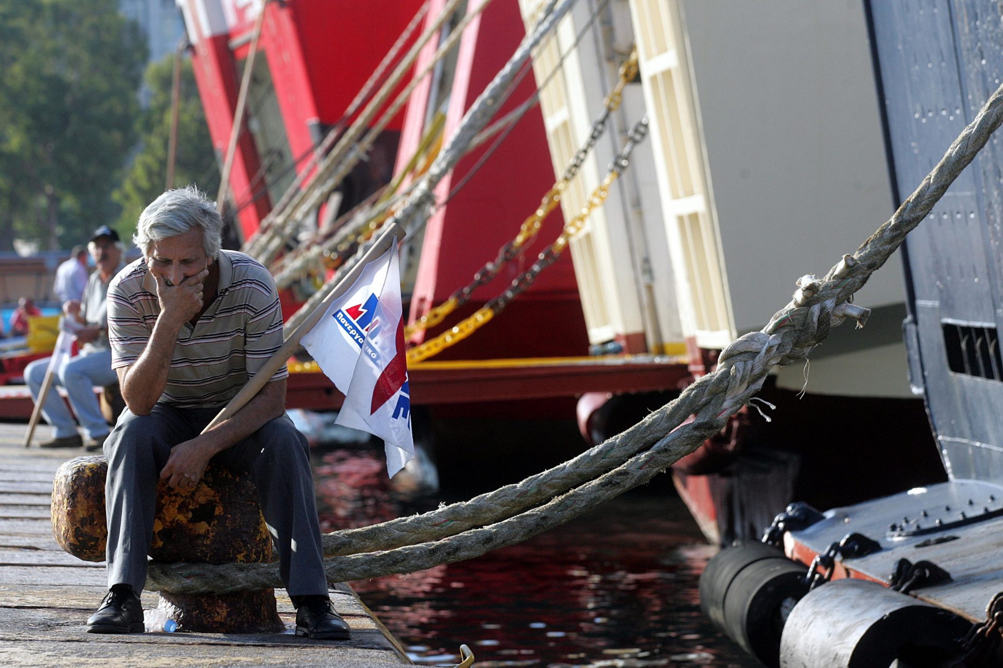 Δεμένα και σήμερα τα πλοία στα λιμάνια – Τεράστια ταλαιπωρία για χιλιάδες επιβάτες