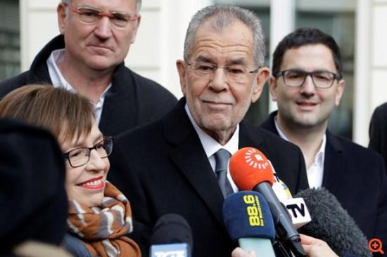 Αυστρία: Nέος πρόεδρος ο Van der Bellen- Ήττα της ακροδεξιάς