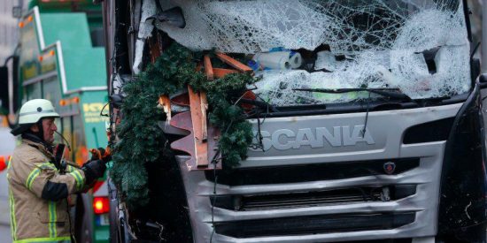 Βερολίνο: Τραγικό λάθος από τη γερμανική αστυνομία- Ελεύθερος και οπλισμένος παραμένει ο δράστης της αιματοχυσίας(video)