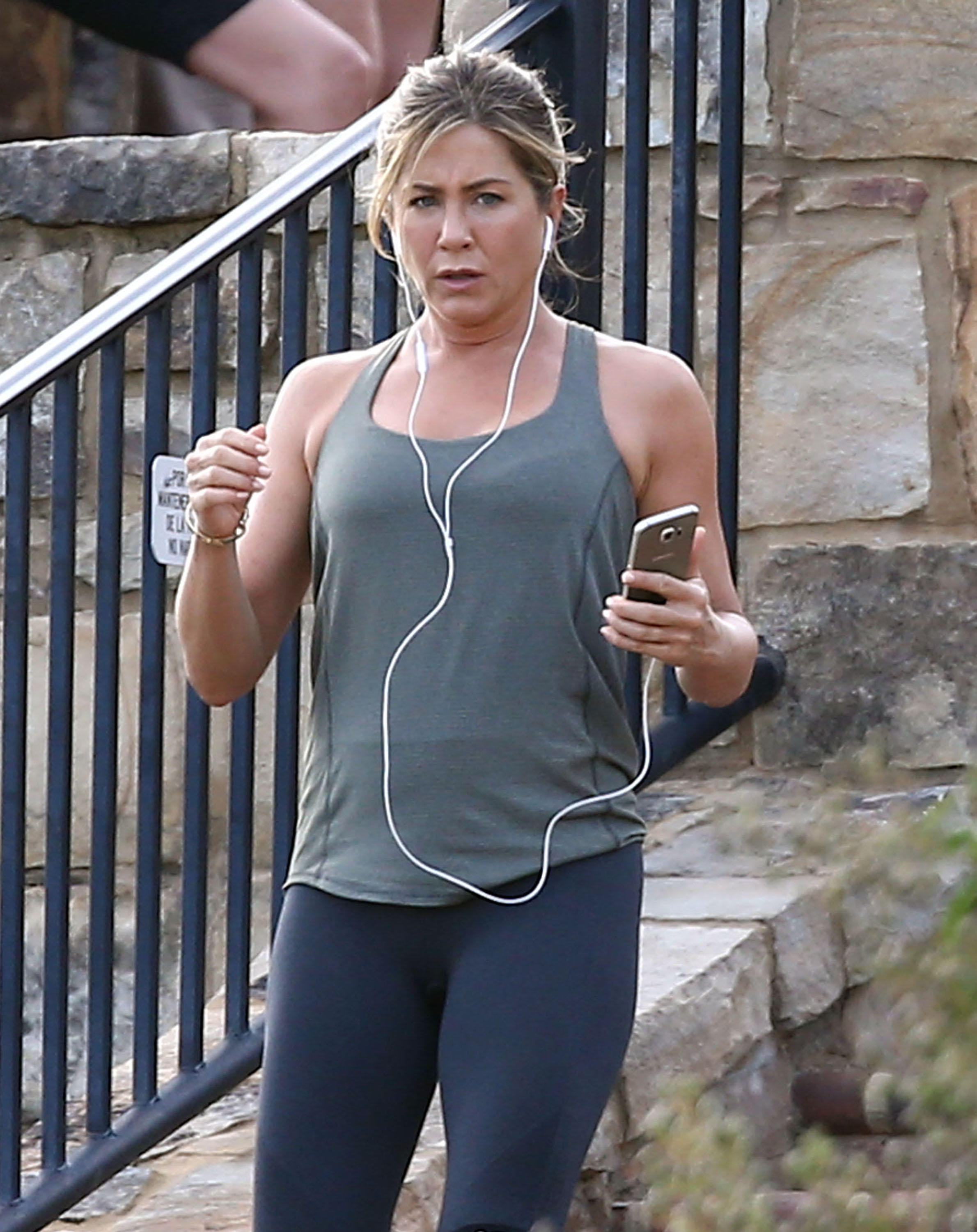 51838778 Newlywed Jennifer Aniston films a workout scene for her new movie "Mother's Day" in Atlanta, Georgia on September 1, 2015. Jennifer, having just returned from her honeymoon with her new husband Justin Theroux, will be joining fellow A-Listers Julia Roberts and Kate Hudson in this ensemble film. FameFlynet, Inc - Beverly Hills, CA, USA - +1 (818) 307-4813