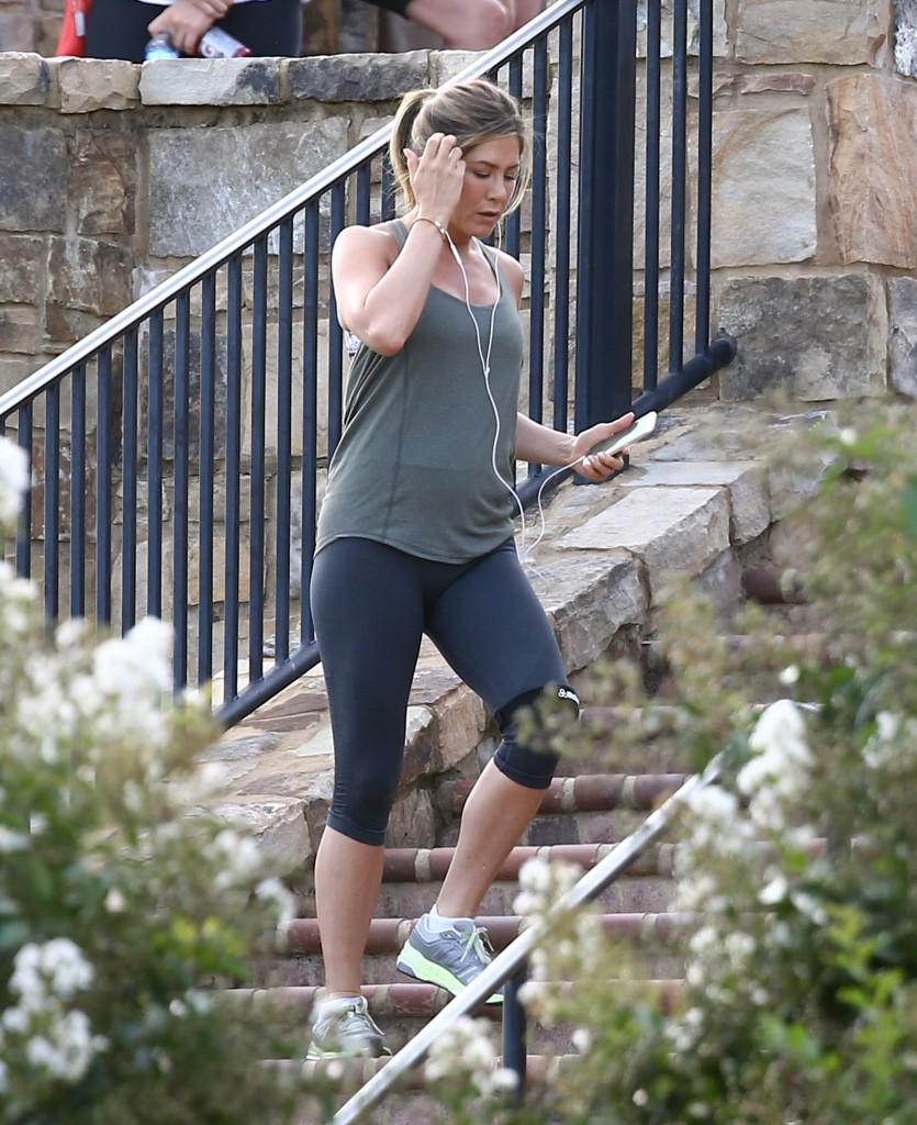 jennifer-aniston-hepta_2128605-835x1024
