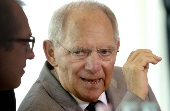 Eurogroup: «Βόμβα» από Σόιμπλε – Λέει «ΝΑΙ» σε βραχυπρόσθεσμα μέτρα για την ελάφρυνση του ελληνικού χρέους