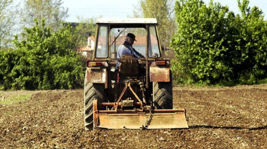 Την επιστροφή 3 δισ. ευρώ από παράνομες αγροτικές επιδοτήσεις ζητά η Κομισιόν από την Ελλάδα