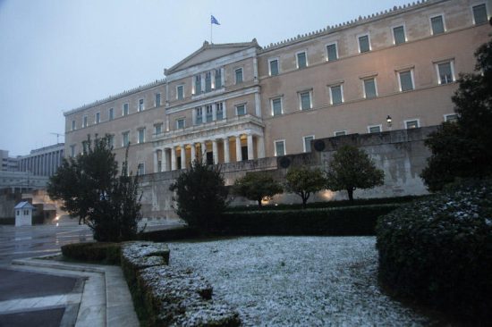 Εκτιμήσεις-σοκ από το Γραφείο Προϋπολογισμού της Βουλής: Κλείνουν οι αγορές, κίνδυνος εκτροχιασμού της οικονομικής πολιτικής