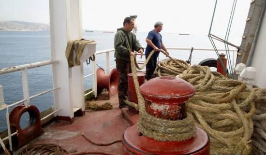 Μετά τις μάχες σώμα με σώμα, τώρα η Πανελλαδική Επιτροπή μπλόκων αγροτών στηρίζει την απεργία των ναυτεργατών