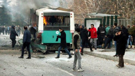 Βίντεο ντοκουμέντο από τη στιγμή της έκρηξης του λεωφορείου στην Τουρκία (video)