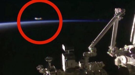Σοκ! Η NASA έκοψε τη live μετάδοση του Διεθνούς Σταθμού λόγω εμφάνισης UFO! (video)