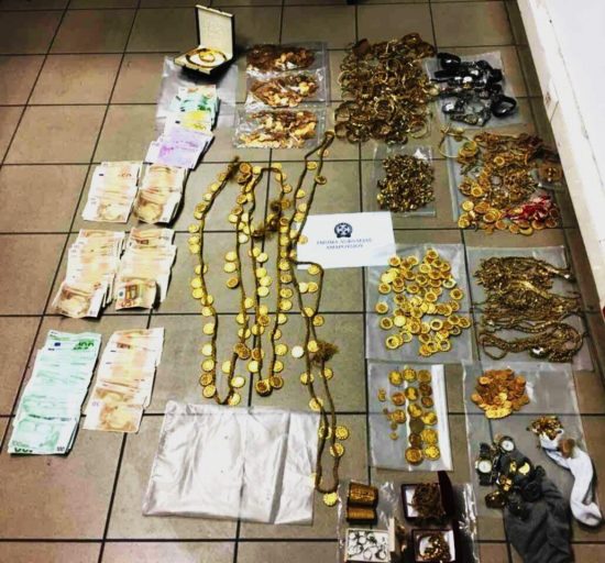 Συμμορίες Ρομά: «Θησαυρό» βρήκε η Ελληνική Αστυνομία (pics)