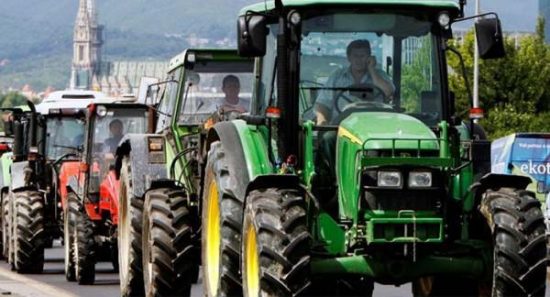 Αγρότες: Λήγει σήμερα το τελεσίγραφο στην κυβέρνηση-Ετοιμάζουν τα τρακτέρ για την Αθήνα