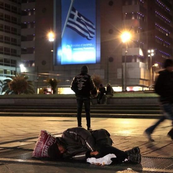 Σάλος στο δήμο Αθηναίων – Υπάλληλος απαγόρευσε την είσοδο σε άστεγο λόγω… ωραρίου (video)