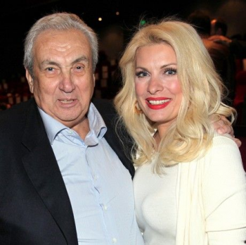 Απλήρωτη η Ελένη Μενεγάκη – Πόσους μισθούς χρωστάει ο Κοντομηνάς (video)