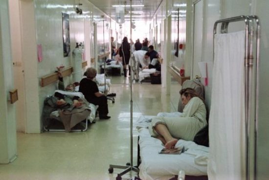 Απίστευτο: Απείλησε με πιστόλι τους υπαλλήλους στο νοσοκομείο Λαμίας για να κάνει ο πατέρας του αξονική