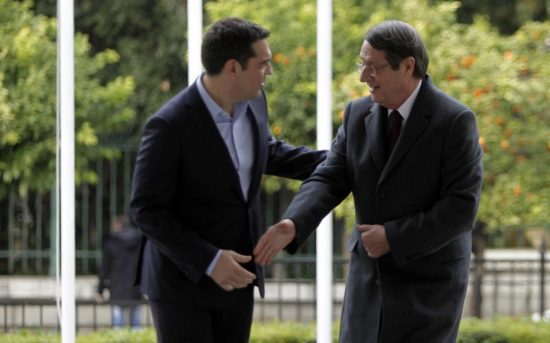 «Αστακός» η Ελούντα: Πυροτεχνουργοί, αστυνομία και… ελικόπτερο!