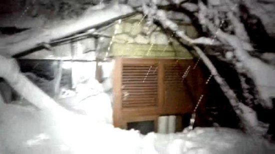 Ιταλία: Χιονοστιβάδα καταπλάκωσε ξενοδοχείο, φόβοι για 30 νεκρούς (upd)  (video)