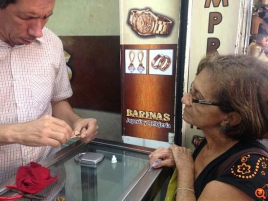 Βενεζουέλα: Πουλάνε βέρες και μαλλιά για να ζήσουν