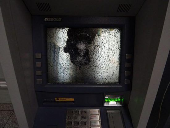 Καταστράφηκαν από φωτιά δύο ΑΤΜ στα Χανιά