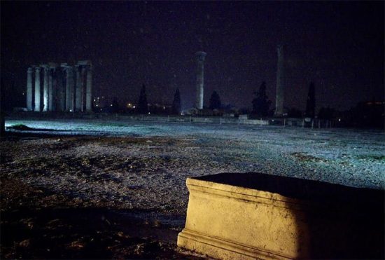 Χιονίζει στο Σύνταγμα και στα νότια προάστια – Το έχει στρώσει παντού – Πού χιονίζει τώρα