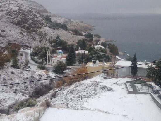 Ο χιονιάς «έπνιξε» τη Χίο – Πού αλλού χτύπησε η «Αριάδνη» (video)