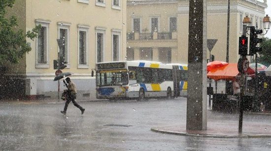 Ξεκίνησε η επέλαση του “Βίκτωρα” με χαλάζι και καταιγίδες τώρα στην Αθήνα – Αναλυτική πρόγνωση (χάρτες)