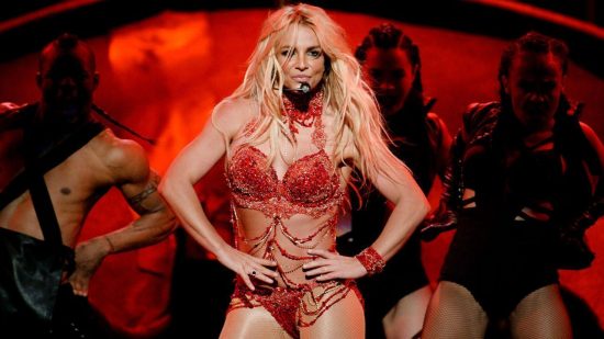 Oops she did it again! Έδειξε το στήθος της “on stage” η Britney Spears! (video)