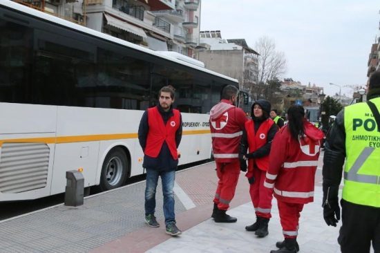 Κορδελιό: Η τεράστια επιχείρηση απομάκρυνσης των κατοίκων μέσα από 17 φωτογραφίες