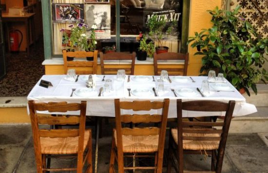 Επτά ρετρό ταβερνάκια της Αθήνας που πρέπει να έχετε επισκεφτεί