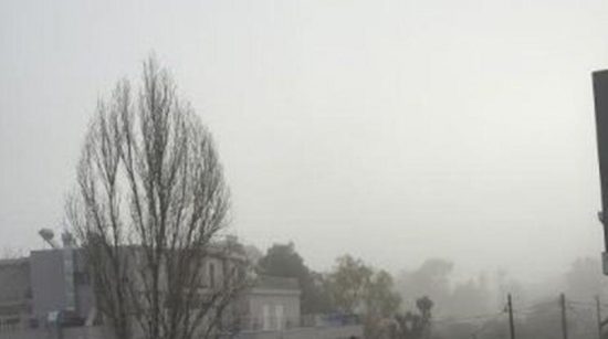 Μυστηριώδης ομίχλη σκέπασε τα Βόρεια Προάστια – Τι συμβαίνει; (pics)