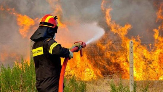 Πυρκαγιά στην Κέα: Εκτός κινδύνου οι κατοικημένες περιοχές