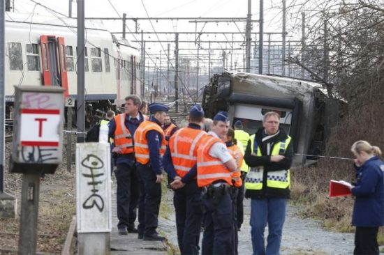 Βέλγιο: Ένας νεκρός και 19 τραυματίες από ανατροπή τρένου