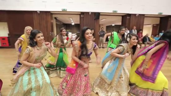 Βίντεο: Ο χορός Ινδής νύφης αλά Bollywood που έγινε viral