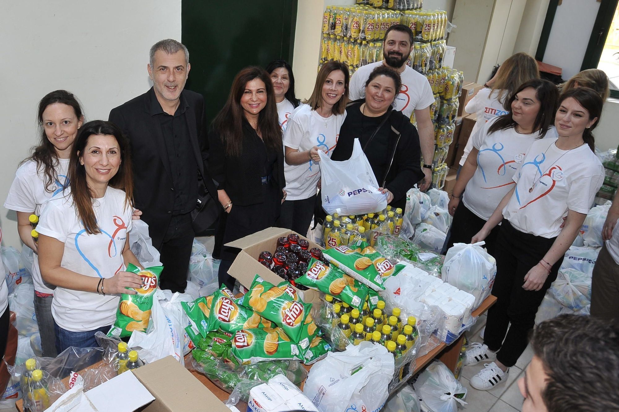 Τα Lay’s χαρίζουν χαμόγελα στις γειτονιές του Πειραιά με το πρόγραμμα «ΣΙΤΙΖΟΥΜΕ & Μοιράζουμε χαμόγελα»