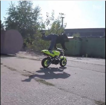 «Easy rider» o μικρός μπόμπιρας! (video)