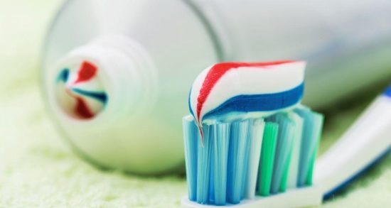 Δεν πάει το μυαλό σας! 12 εναλλακτικές χρήσεις της οδοντόκρεμας που θα σας «σώσουν»