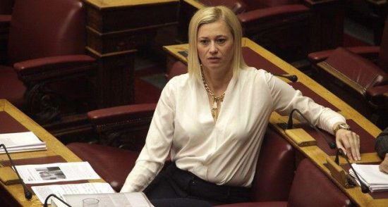 Επίθεση της Ραχήλ Μακρή κατά δημοτικού σχολείου στο Ρέθυμνο – «Να φορέσετε τσαντόρ και στα τέσσερα ραγιάδες»