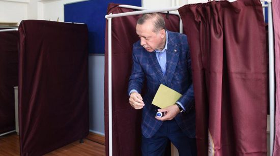 Ερντογάν: Ηγέτης της μισής Τουρκίας μετά το δημοψήφισμα. Αυτές είναι οι 18 αλλαγές που έρχονται