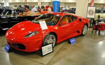 Στη δημοπρασία η κατακόκκινη ferrari του Ντόναλντ Τραμπ