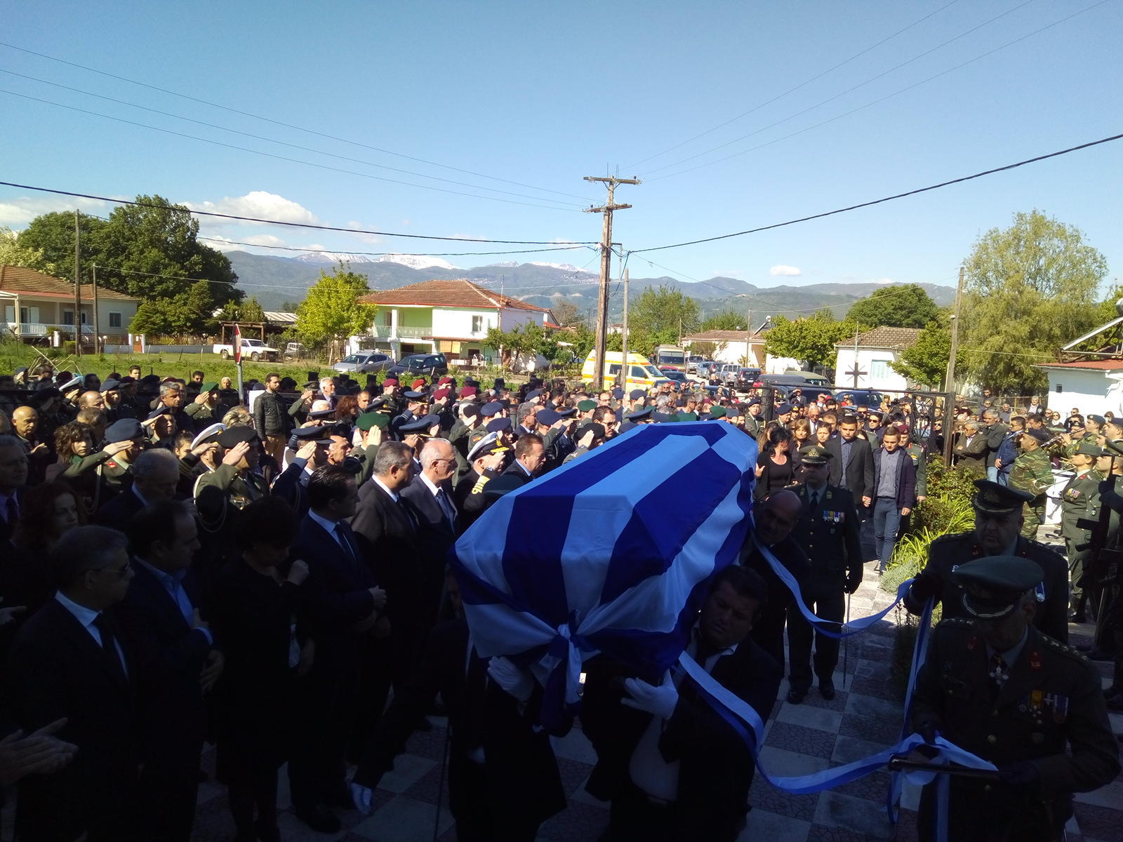 Ελασσόνα: Θρήνος στο “ύστατο χαίρε” του Θωμά Αδάμου (pics)