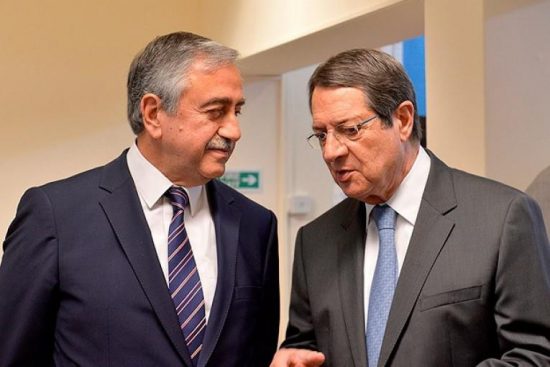 Δείπνο Αναστασιάδη-Ακιντζί απόψε: Επί τάπητος η επανέναρξη των συνομιλιών