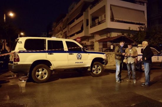 Ενέδρα θανάτου σε 26χρονο γιο γιατρού στο Παλαιό Φάληρο – Δέχθηκε τέσσερις σφαίρες (video)