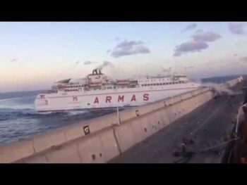 Συγκλονιστικό video: Πλοίο προσκρούει στο λιμάνι στα Κανάρια Νησιά!