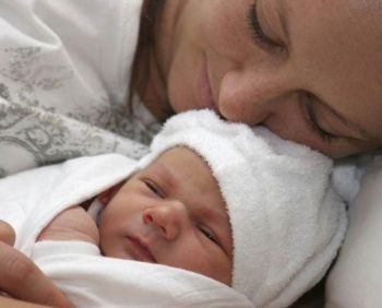 Η καθημερινότητα μιας μητέρας με νεογέννητο (video)
