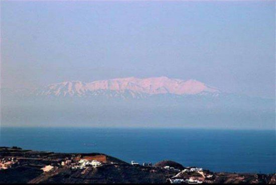 Σπάνιο φαινόμενο: Οι χιονισμένες κορυφές της Κρήτης φωτογραφίζονται από τη Σαντορίνη!